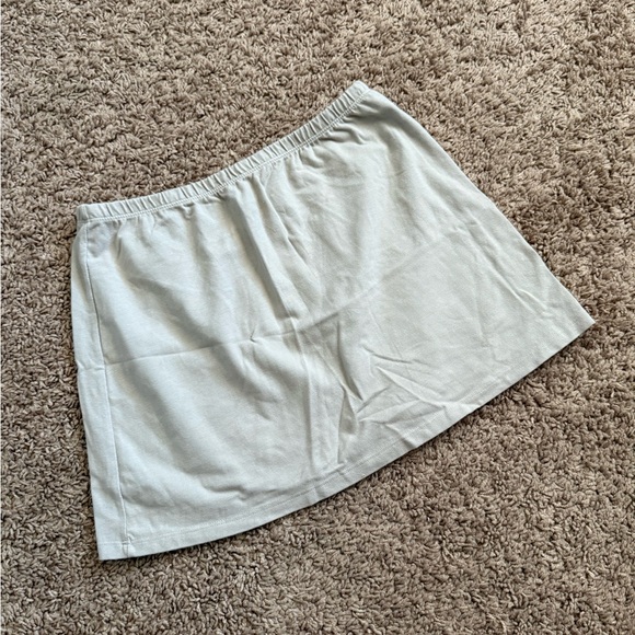 Brandy Melville Skirt - Picture 2 of 3